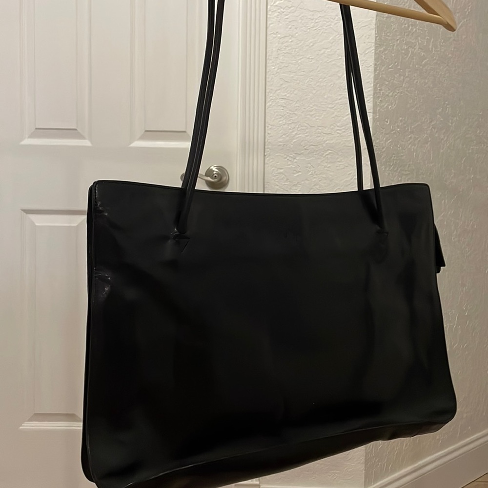 Black shoulder tote